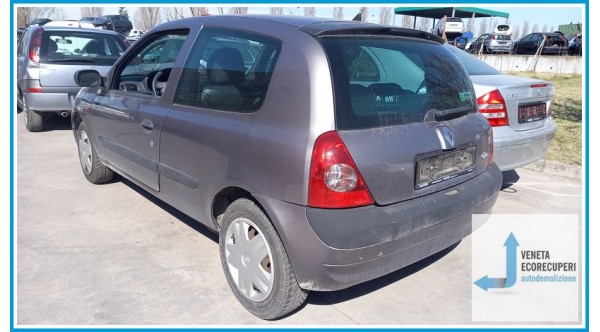 RENAULT CLIO 2a Serie  del 2003 parti usate e ricambi