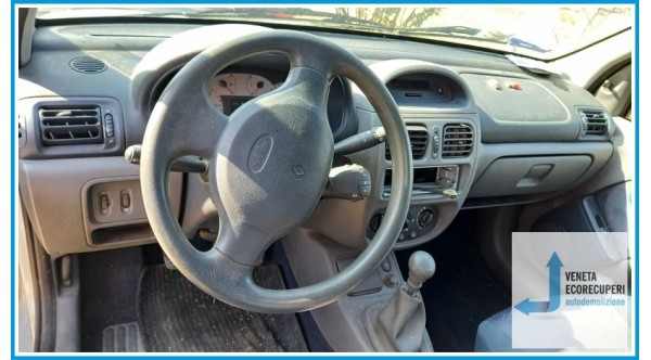 RENAULT CLIO 2a Serie  del 2001 parti usate e ricambi