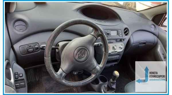 TOYOTA YARIS FRP del 2003 parti usate e ricambi