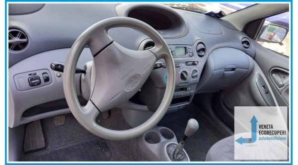 TOYOTA YARIS JPP del 2001 parti usate e ricambi