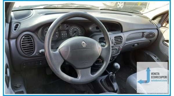 RENAULT MEGANE 1a Serie  del 2002 parti usate e ricambi