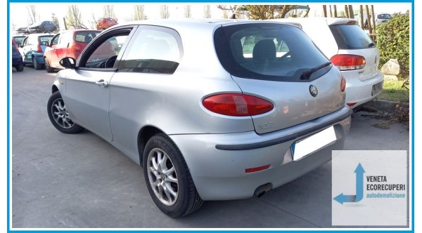 ALFA ROMEO 147 W8 del 2001 parti usate e ricambi