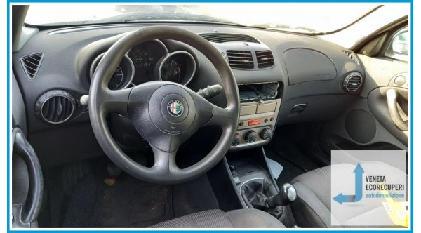 ALFA ROMEO 147 W8 del 2001 parti usate e ricambi
