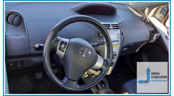 TOYOTA YARIS  del 2007 parti usate e ricambi