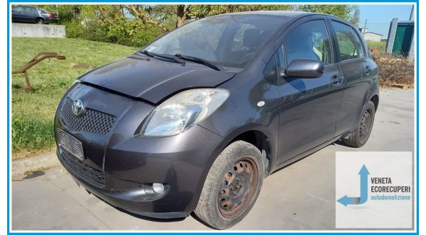 TOYOTA YARIS  del 2009 parti usate e ricambi