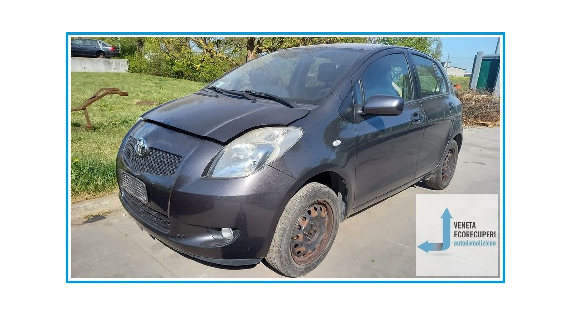 TOYOTA YARIS  del 2009 parti usate e ricambi