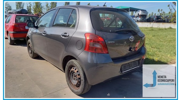 TOYOTA YARIS  del 2009 parti usate e ricambi