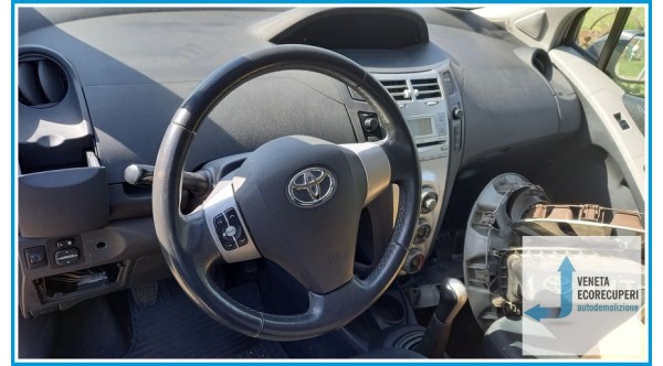 TOYOTA YARIS  del 2009 parti usate e ricambi