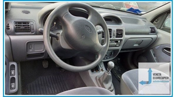 RENAULT CLIO 2a Serie  del 1999 parti usate e ricambi - Tipo Motore E7JC6