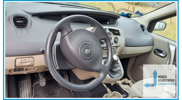 RENAULT MEGANE 2a Serie  del 2006 parti usate e ricambi - Tipo Motore K4MD8