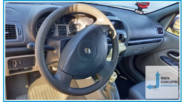 RENAULT CLIO 2a Serie  del 2002 parti usate e ricambi - Tipo Motore D4FB7