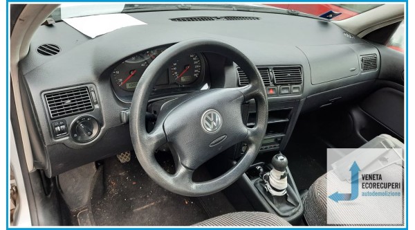 VOLKSWAGEN GOLF 1J del 2002 parti usate e ricambi - Tipo Motore AXR