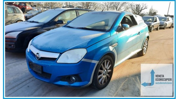 OPEL TIGRA X04 del 2005 parti usate e ricambi