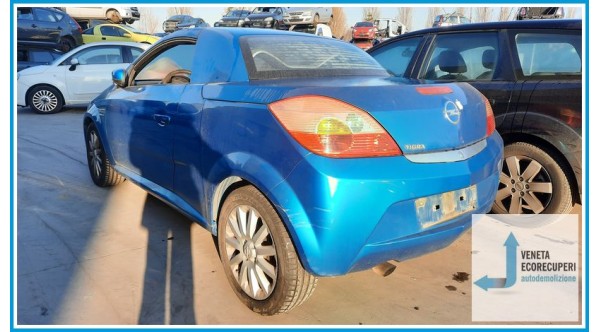 OPEL TIGRA X04 del 2005 parti usate e ricambi
