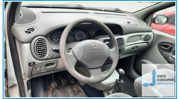 RENAULT MEGANE 1a Serie  del 2001 parti usate e ricambi - Tipo Motore K4MA7