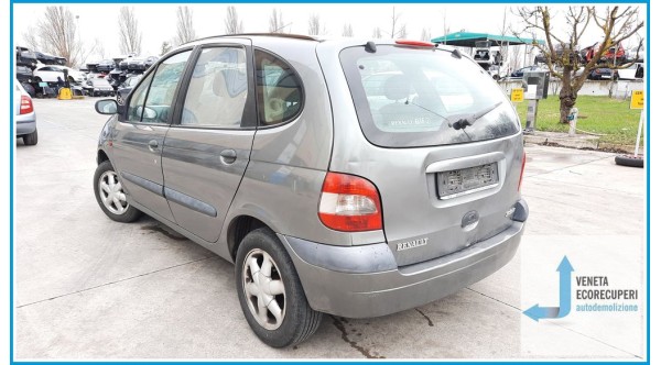 RENAULT MEGANE 1a Serie  del 2001 parti usate e ricambi - Tipo Motore K4MA7