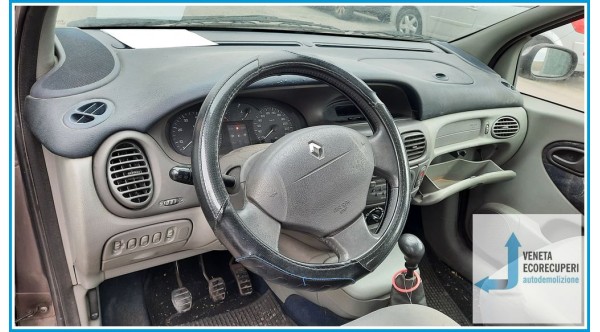 RENAULT MEGANE 1a Serie  del 2001 parti usate e ricambi - Tipo Motore K4MA7